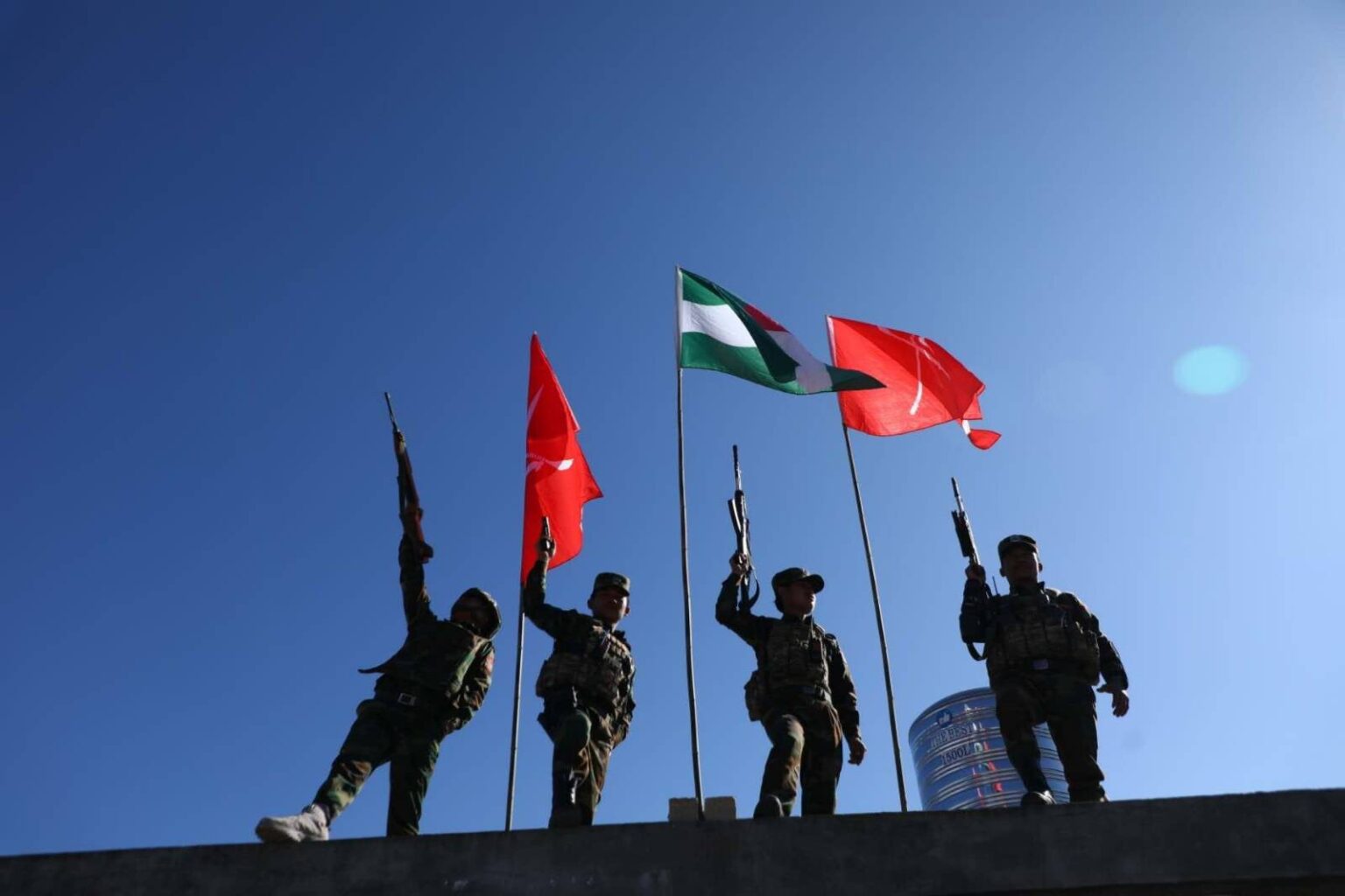 “၁၀၂၇ စစ်ဆင်ရေး” အတွင်းမှ တအာင်း TNLA တပ်မှ တပ်ဖွဲ့ဝင်များ (ဓာတ်ပုံ – PSLF/TNLA)