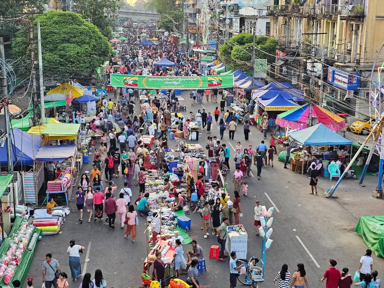 လေးနှစ်ကျော်ရပ်နားထားတဲ့ လမ်းမတော်ပွဲဈေး ပြန်ကျင်းပ