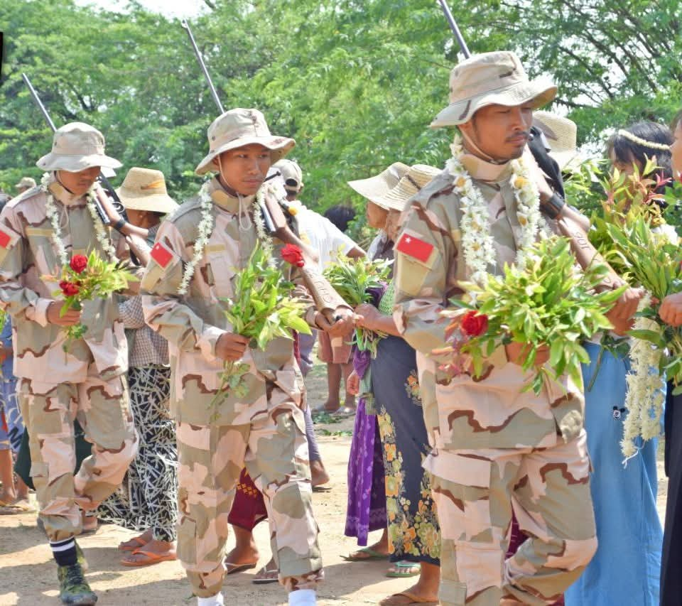 မုံရွာ-မန္တလေးလမ်းမကြီးပေါ်တွင် ကင်းပုန်းဝပ်နေသော စစ်တပ်စစ်ကြောင်းကို တိုက်ခိုက်မှု စစ်သား ၈ ဦးထက်မနည်းသေဆုံးဟုဆို