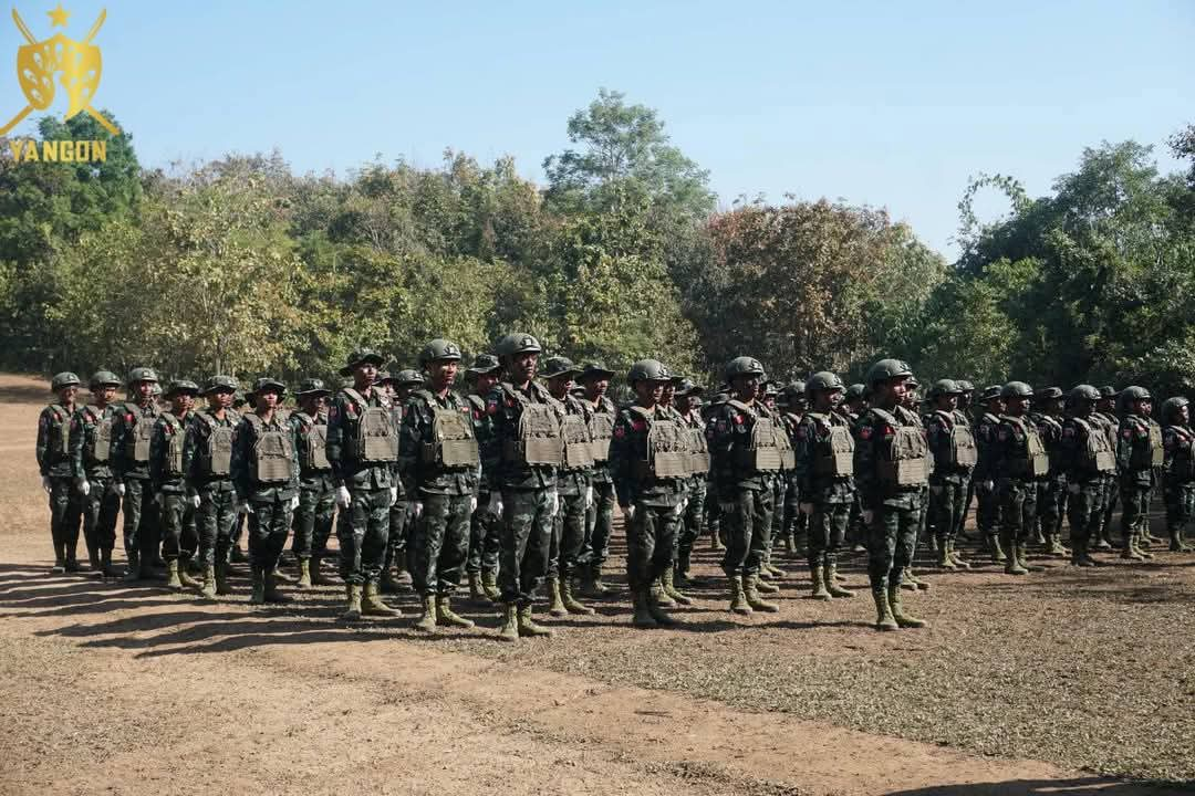 ရန်ကုန်တိုင်းစစ်ဌာန တပ်ရင်း ၅၁၀၂နှင့် ဗျူဟာစစ်ကြောင်း ၁ ကို ကျည်ကာပစ္စည်းများတပ်ဆင်ခြင်းအခမ်းအနား ကျင်းပ