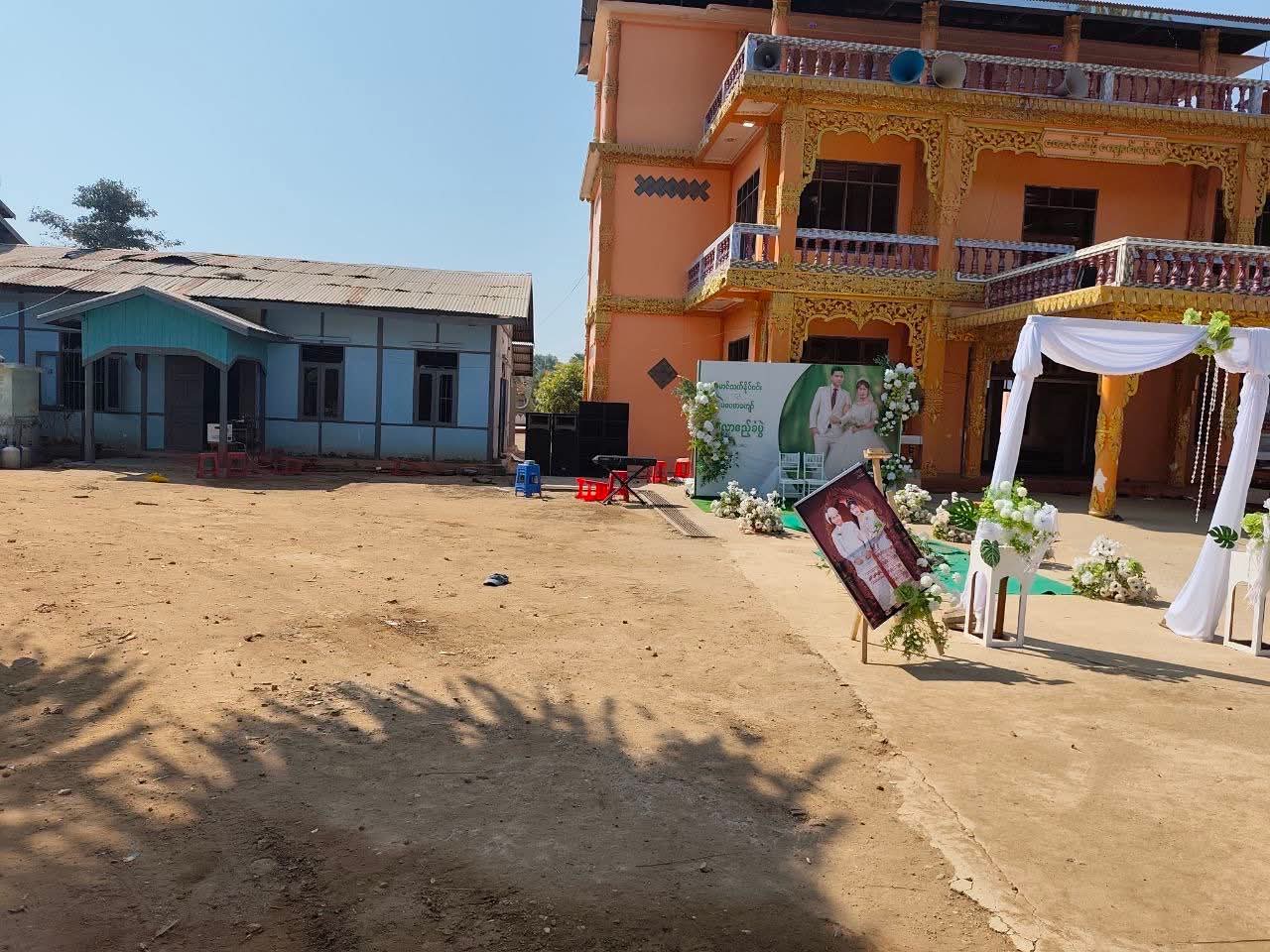 မင်္ဂလာဆောင်လုပ်နေစဉ် စစ်တပ်က လေယာဉ်ဖြင့် ဗုံးကျဲမှု ပြည်သူများ ထိခိုက်သေဆုံးမှု များပြား