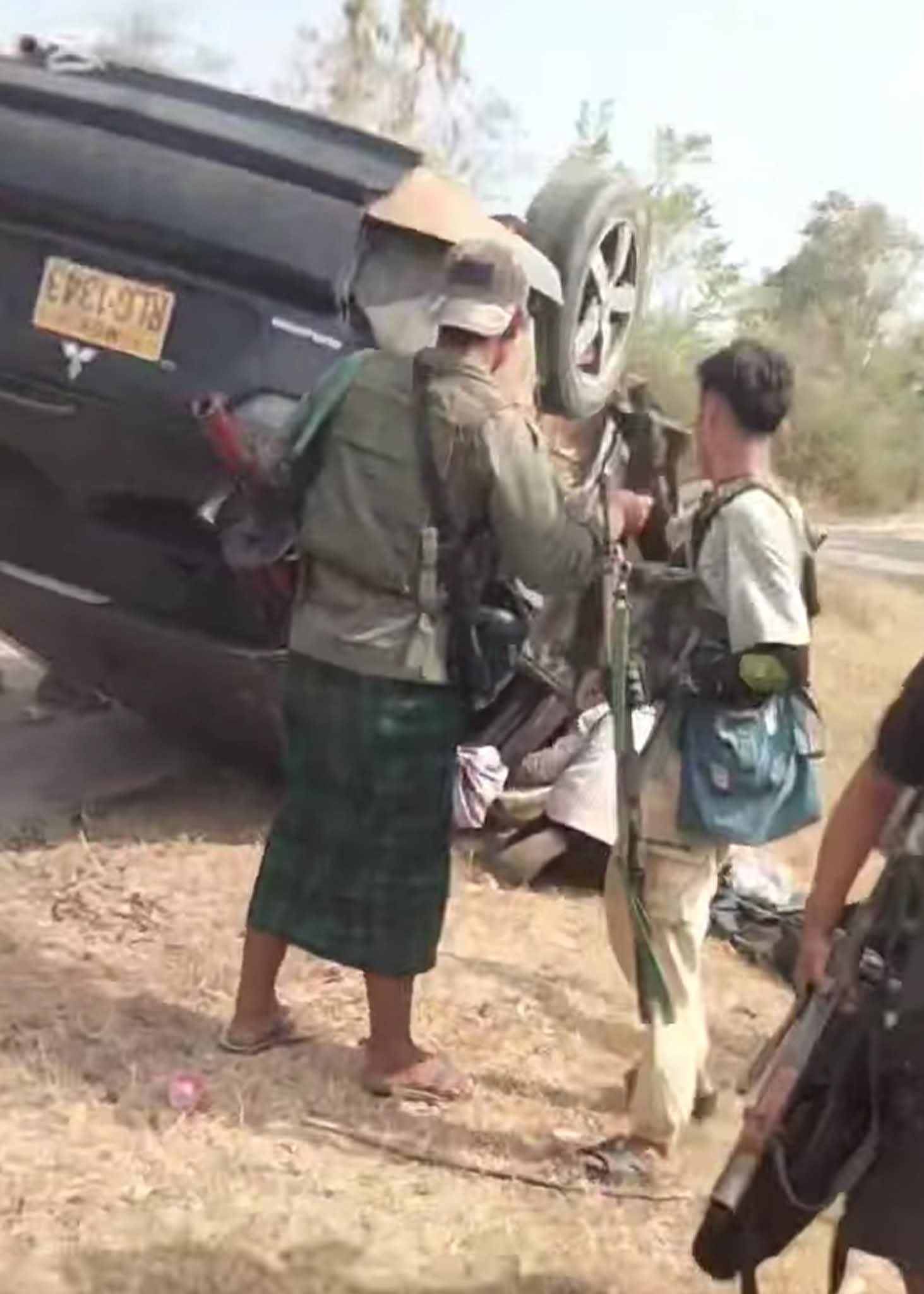 ရဲတပ်ဖွဲ့က သာသနာတံဆိပ် ကားဖြင့် သွားလာနေစဉ် တိုက်ခိုက်