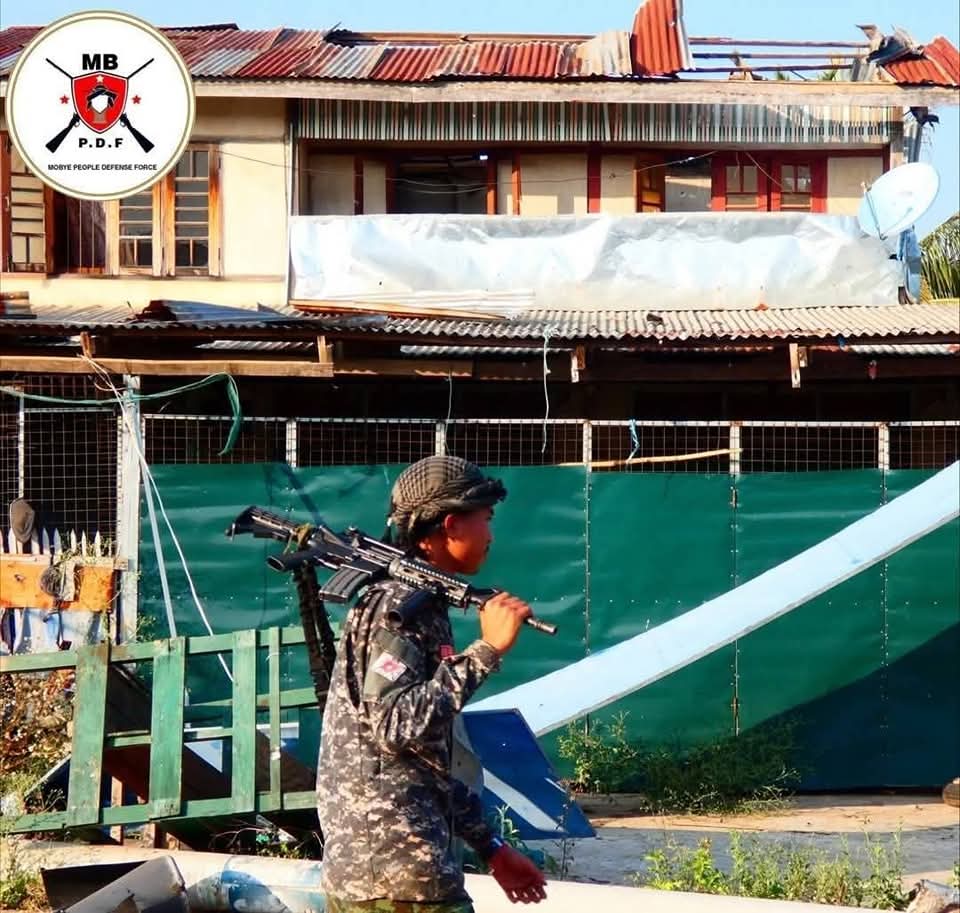 မိုးဗြဲ ၁၂ ကောင် မှောက်အိပ်