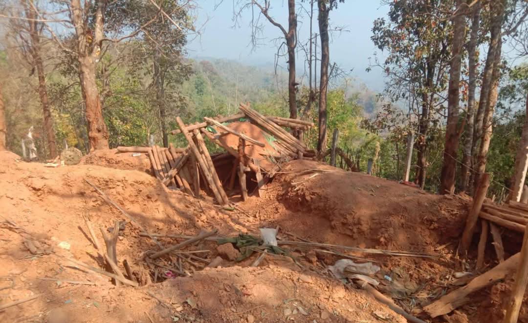 ပူလူတူတပ်စခန်းသိမ်းပိုက်ပြီး ကရင်အမျိုးသားအလံ လွှင့်တင်