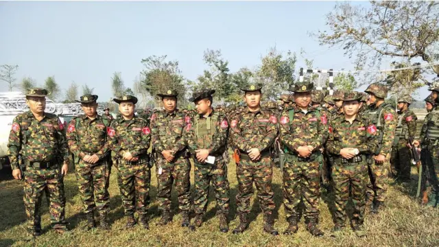 ခွက်ခွက်လန်အောင် ကျရှုံးခဲ့တဲ့ ပြည်သူ့စစ် ဗျူဟာ