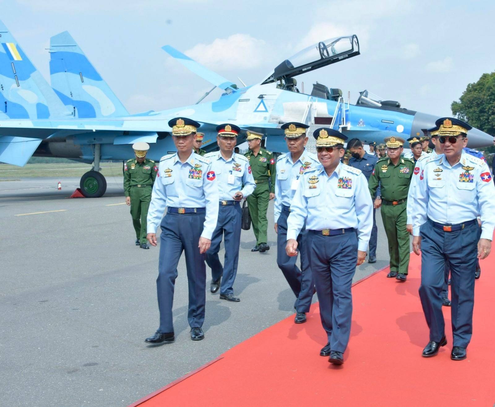 လေတပ်အရာရှိတချို့၏ လိပ်စာများ