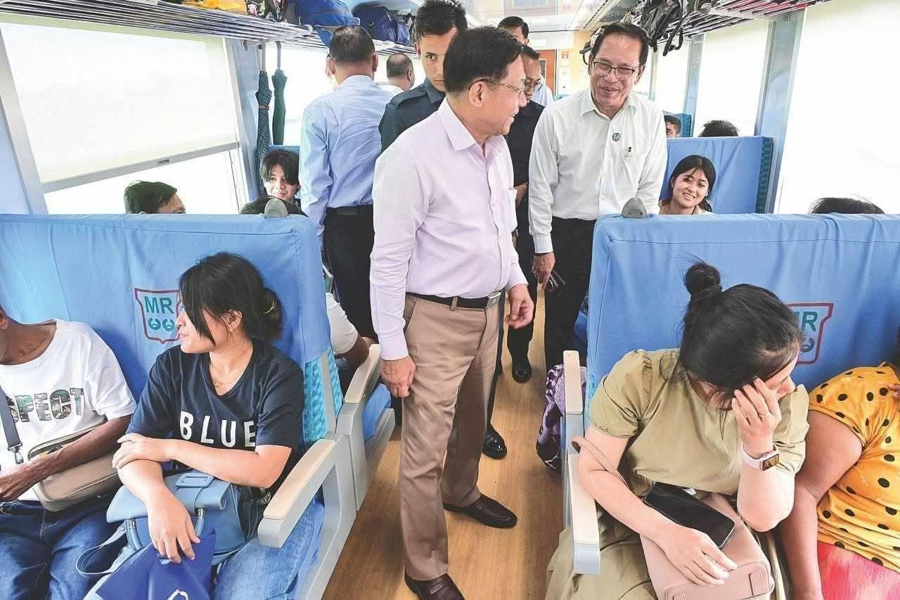 ဓာတ်ပုံ၏ နောက်ကွယ် ……