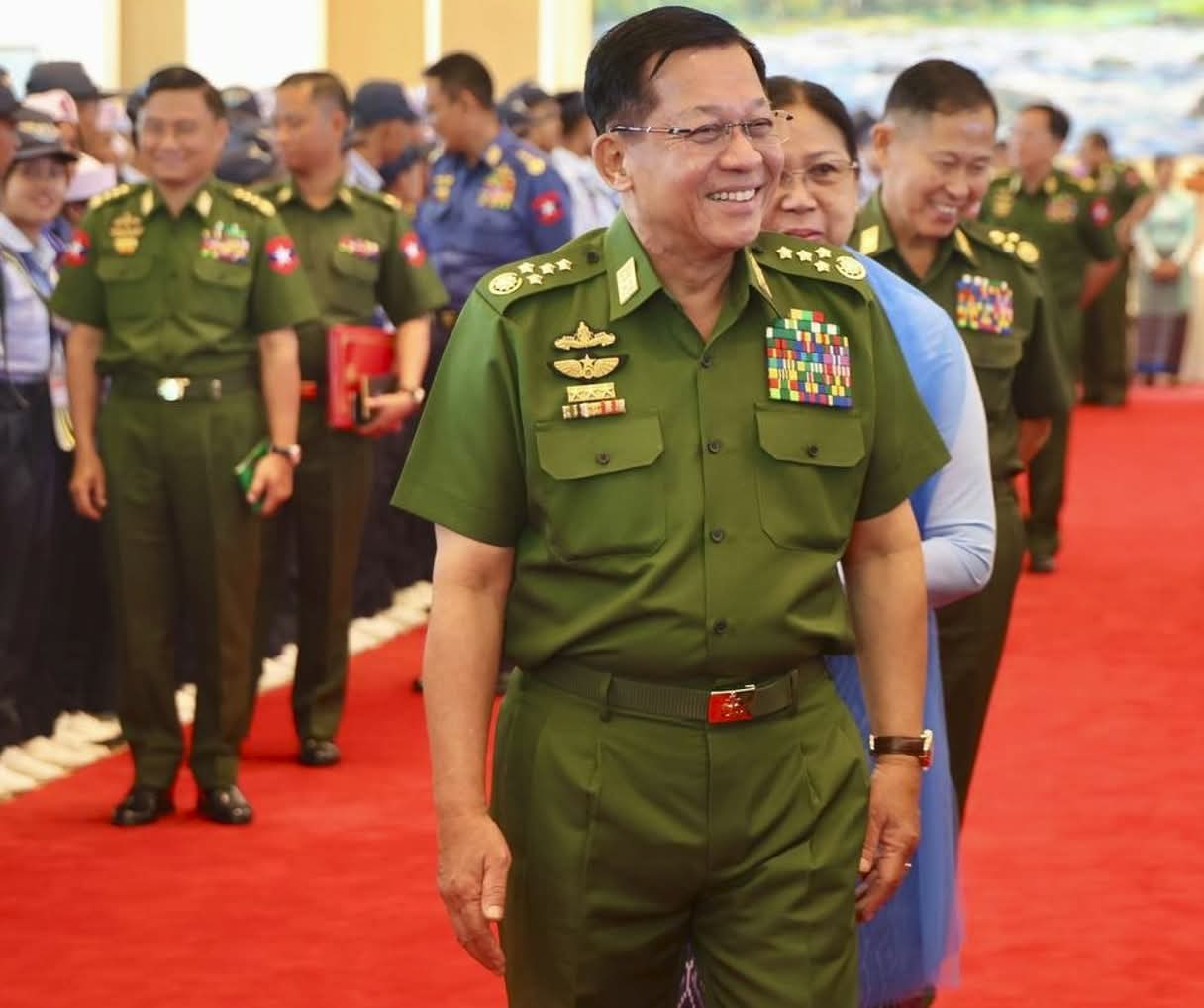 ဖွဲ့စည်းပုံအခြေခံဥပဒေကို အကြိမ်ကြိမ်ချိုးဖောက်နေသော စစ်ဗိုလ်ချုပ်များ