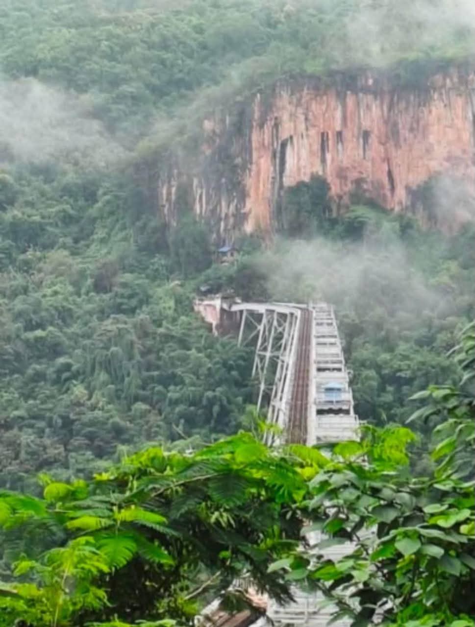 ဂုတ်ထိပ်တံတားကြီးနဲ့ မျိုးချစ်များ