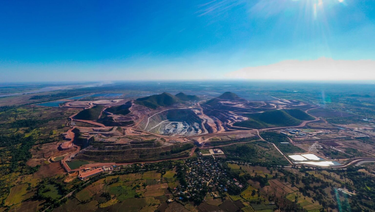 တရုတ်နိုင်ငံက စစ်အာဏာရှင်ကိုအသက်ဆက်ပေးနေကြောင်း သက်သေခံနေသည့် ကြေးနီစီမံကိန်းများ