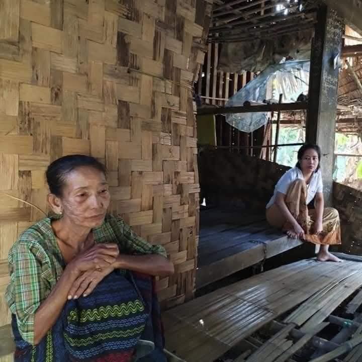 သံကြိုးခတ်လို့ ချုပ်နှောင်ခံခဲ့ရတဲ့ သူမ