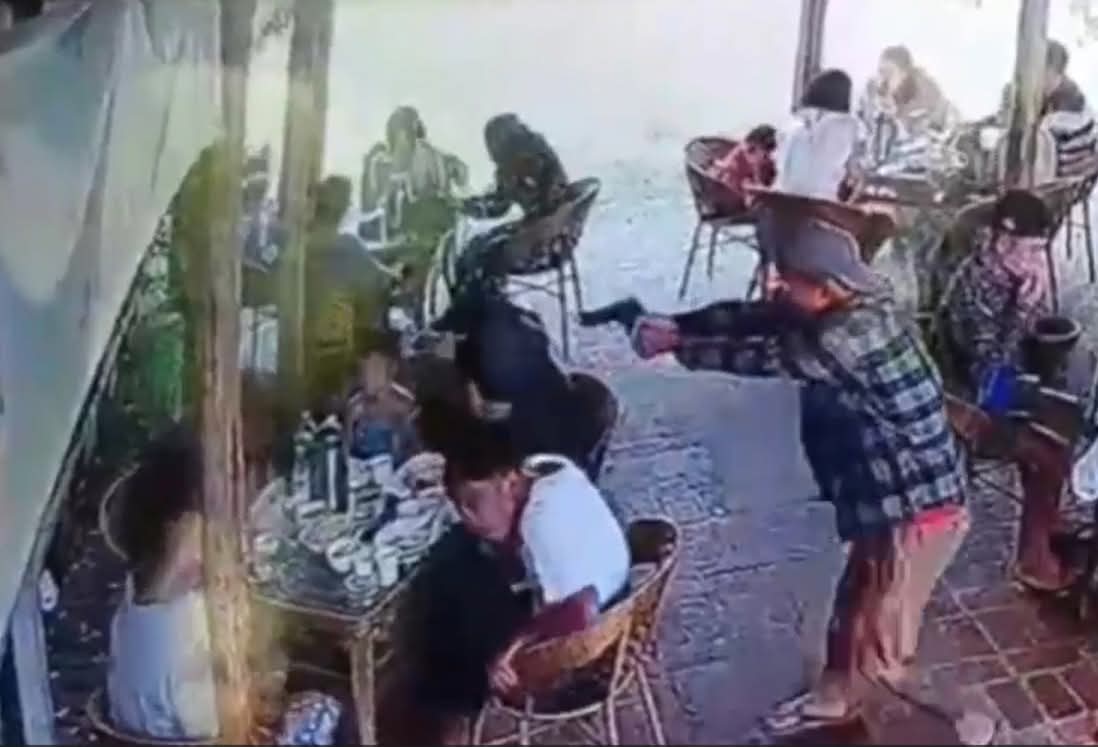 မုဒုံမြို့နယ်၊ ကမာဝက်ရွာ အုပ်ချုပ်ရေးမှူးရုံးကို ဝင်ရောက်ပစ်ခတ်မှု အုပ်ချုပ်ရေးမှူး အပါအဝင် ၂ ဦးသေဆုံး