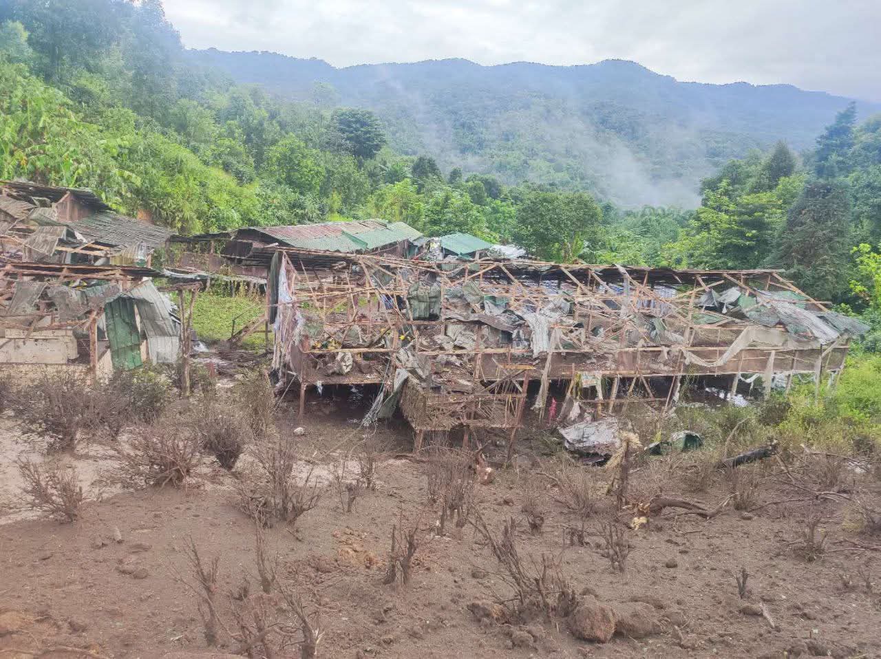 မိုးကုတ်မှာ ဘာကြောင့် ကြက်ခြံလို ဖူဆယ်ကွင်းလိုအဆောင် အရှည်တွေ အဆောင် ကြီးတွေ လေကြောင်း တိုက်ခိုက်ခံနေရတာလဲ…..?