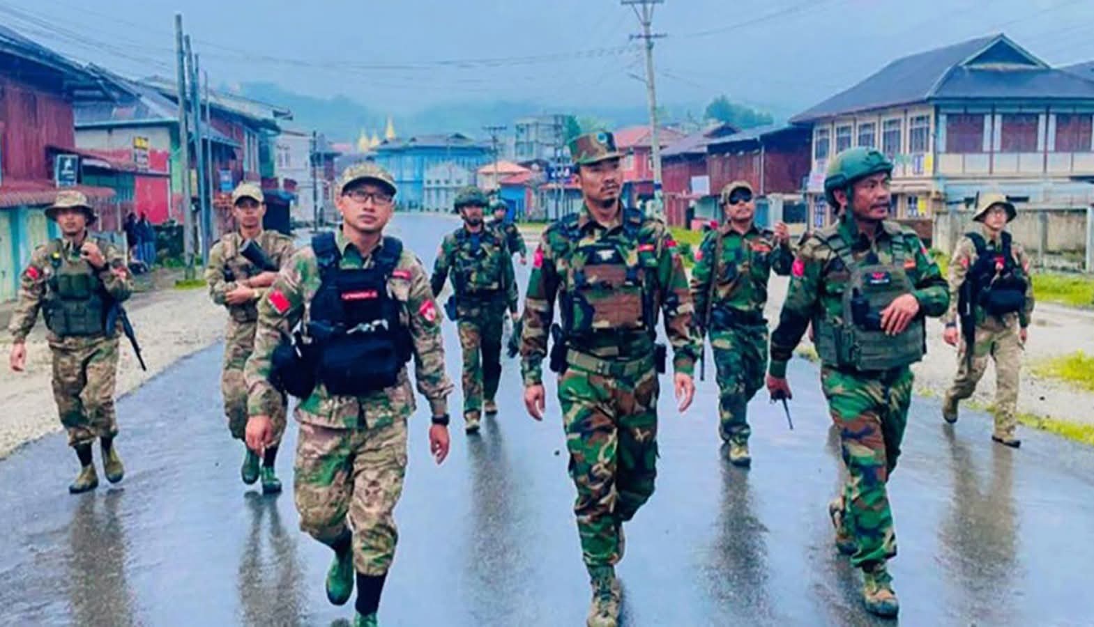 မိုးကုတ်မြို့ထဲ စစ်အုပ်စုတပ်သား နှစ်ရာနီးပါး ရောက်ရှိနေ