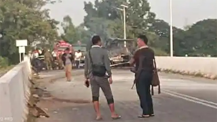 တောင်တွင်းကြီးတွင် လက်နက်ခဲယမ်းသယ်သည့်စစ်ကား တံတားကိုတိုက်မိပေါက်ကွဲ၊ စစ်သား ၅ ဦးထက်မနည်းသေဆုံး