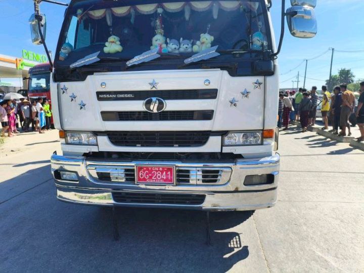 လှိုင်သာယာမှာ ယာဉ် ၆ စီး ဆင့်ကဲတိုက်မိလို့ တစ်နှစ်သားကလေးငယ်နဲ့ ဆိုင်ကယ် ကယ်ရီ မောင်းနှင်သူတစ်ဦး နေရာတင်သေဆုံးကာ လူနှစ်ဦးဒဏ်ရာရ