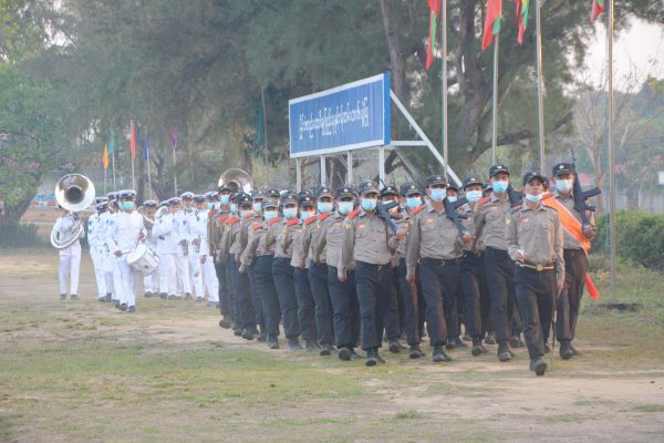 အစိုးရဝန်ထမ်း ခုနှစ်ယောက်အပါအဝင် လူ ၁၀ ယောက်ကို ​ဒေသတွင်းလက်နက်ကိုင်အဖွဲ့ဖမ်း