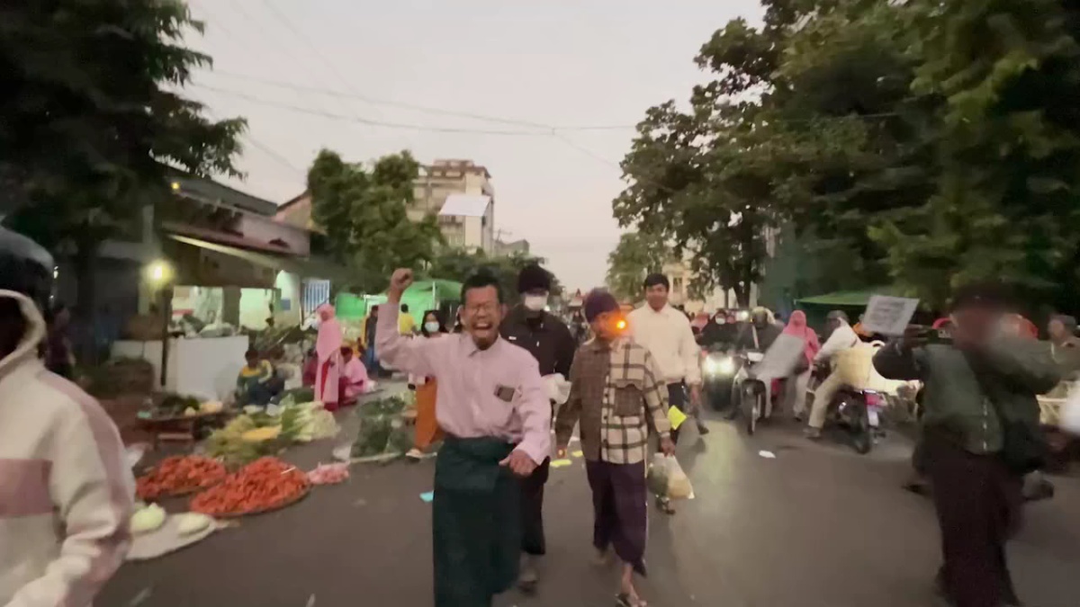 ဒေါက်တာတေဇာဆန်း ဦးဆောင်၍ အကြမ်းဖက် စစ်အုပ်စု၏ အတုအယောင် တရားမဝင် ရွေးကောက်ပွဲကို လူထုတရပ်လုံး ပြတ်ပြတ်သားသား ဆန့်ကျင်ကြရန် ဆန္ဒပြ (ရုပ်/သံ)