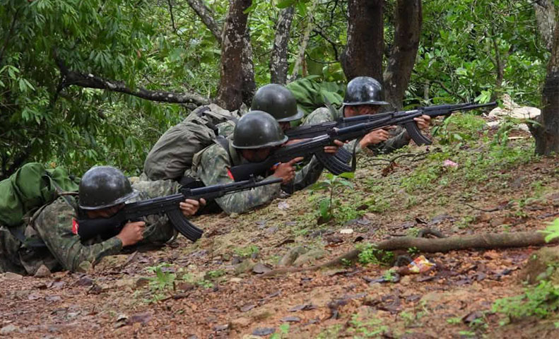 ကျောက်ဖြူတွင် AA ၏ထိုးစစ်အရှိန်ကြောင့် စစ်အုပ်စုက စစ်ကူဆက်တိုက်ပို့နေ