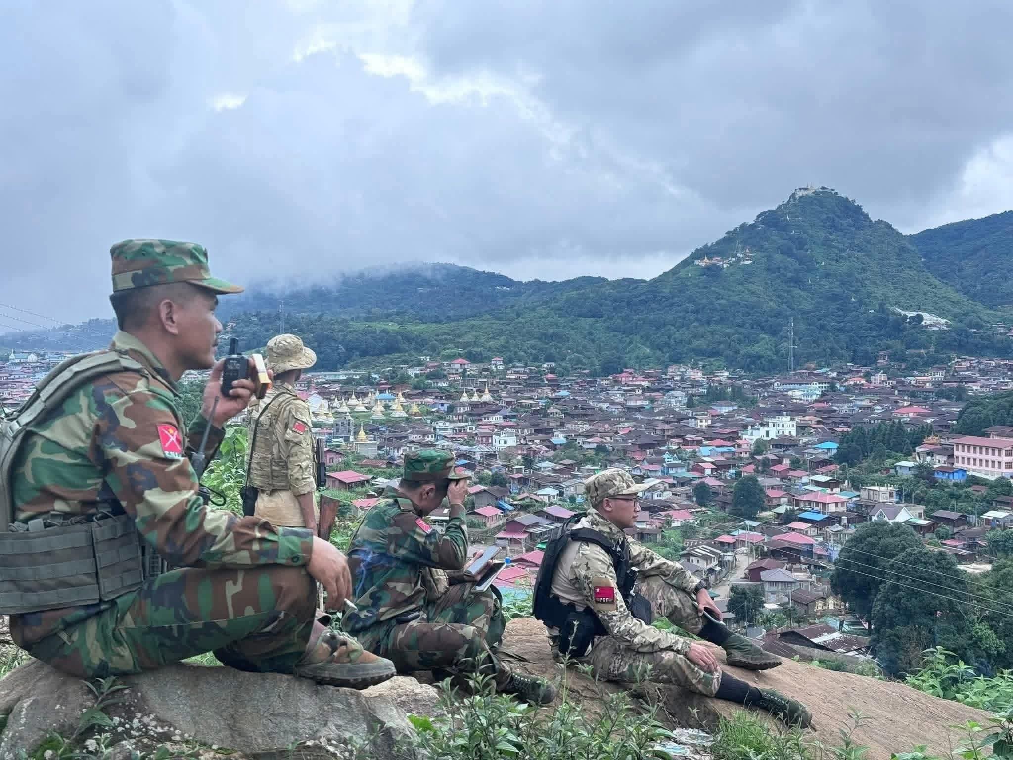 မိုးကုတ်မှာ စစ်အုပ်စု စခန်းနှစ်ခုကို သိမ်းပိုက်ထားနိုင်ပြီ