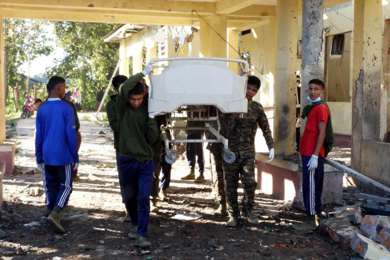 ပြည်သူ ၃၅ ဦးသေဆုံးခဲ့ရသော မြောက်ဦးဆေးရုံကို စစ်တပ်၏ လေကြောင်းတိုက်ခိုက်မှုအပေါ် NUG က အပြင်းအထန် ရှုတ်ချ