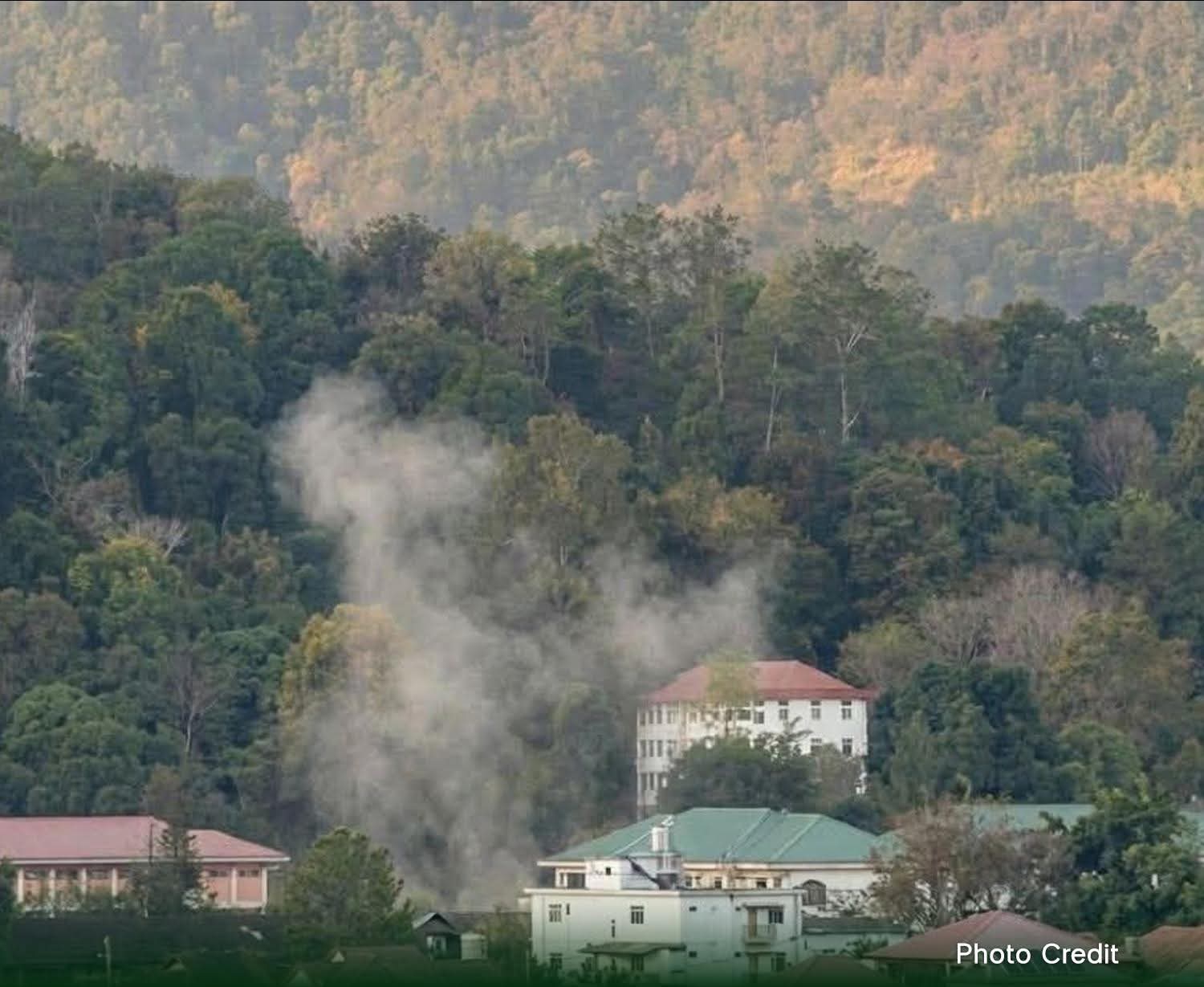 မိုးကုတ်မြို့တွင် စစ်ကော်မရှင် တပ်စွဲထားသည့် ပြည်သူ့ဆေးရုံ ဒရုန်းဗုံးကြဲတိုက်ခိုက်ခံရ