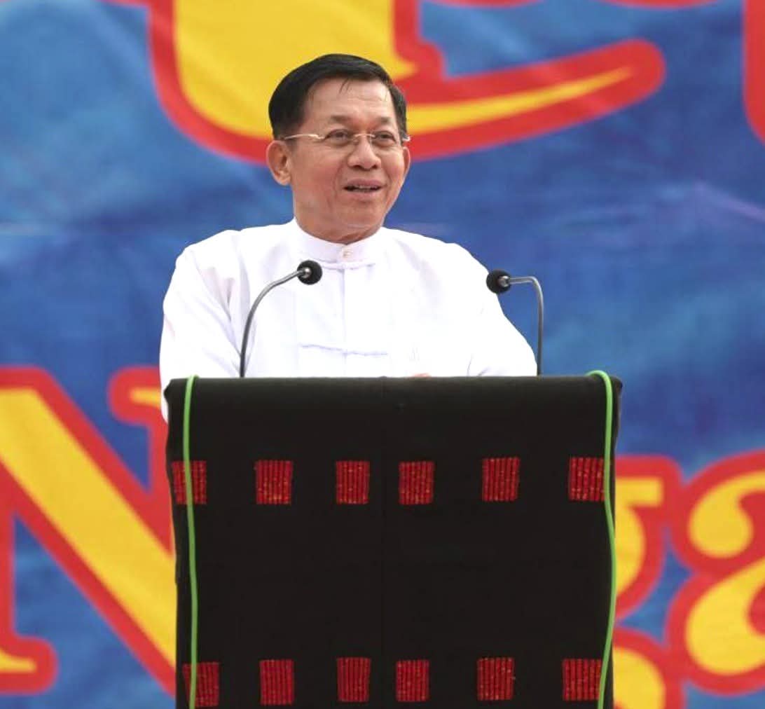 ထိပ်ပိုင်း ရာထူး ၃ ခုကို ရယူထားသော်လည်း လစာတစ်မျိုးတည်းသာ ယူဟု မင်းအောင်လှိုင် ပြော