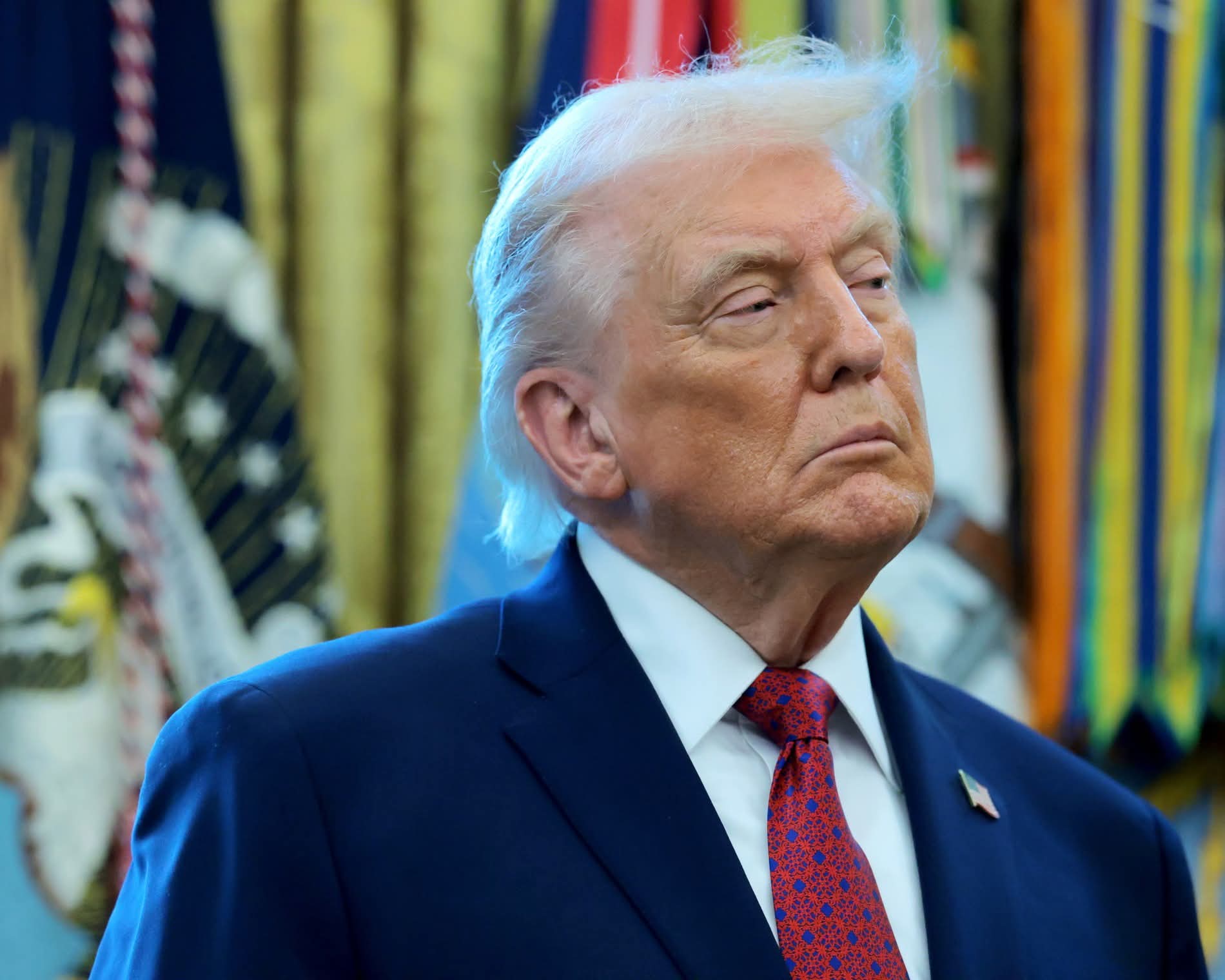 BBC မီဒီယာ လုပ်ငန်းစုကို အသရေဖျက်မှုနဲ့ ထရမ့် တရားစွဲ