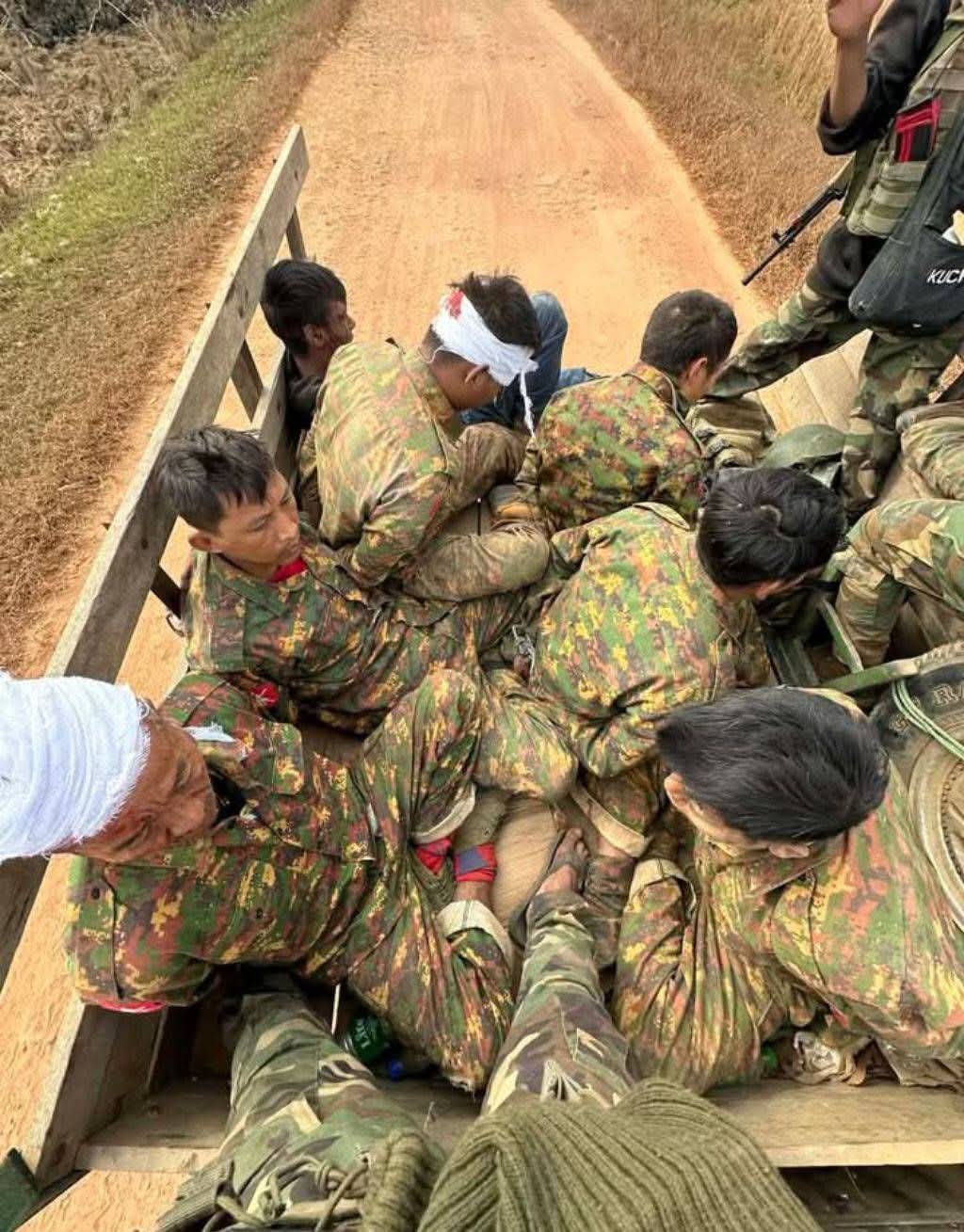 ကောလင်းတိုက်ပွဲကို စစ်ကူလာတဲ့တပ်ရင်းကို PDF တွေကြားဖြတ်တိုက်ခိုက်