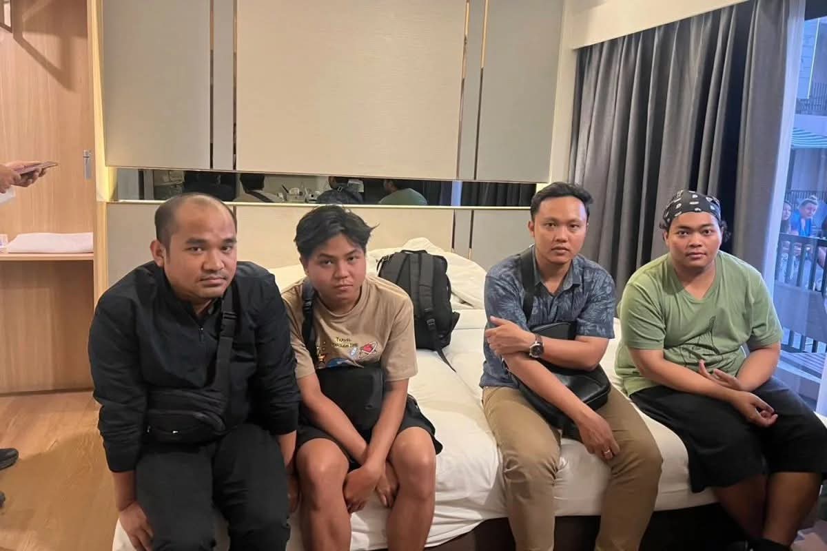 မြန်မာစစ်တပ်ထံသို့ ရောင်းချမည့် တရုတ်လုပ်ဒရုန်း ၁၀ စီးနှင့်အတူ မြန်မာနိုင်ငံသား ၄ ဦးကို ဘန်ကောက်မြို့တွင် ဖမ်းဆီးရရှိ