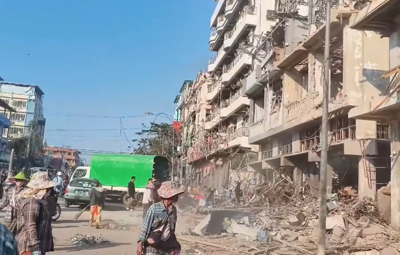 ရွေးကောက်ပွဲနေ့ တနင်္သာရီတိုင်းစစ်ကော်မရှင်ရုံး၊ မန္တလေးနန်းတွင်း စစ်ဌာနချုပ်နှင့် မြဝတီကြံ့/ဖွံ့ရုံး ဗုံးကြဲခံရ