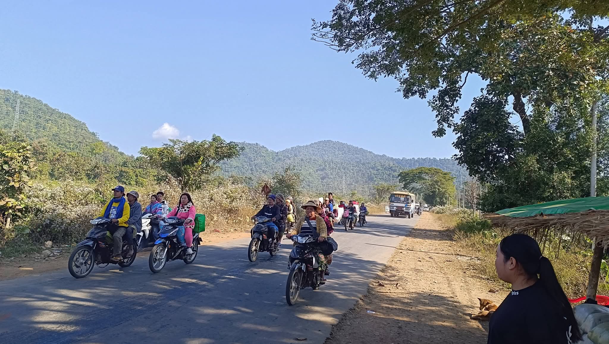 တော်လှန်ရေးတပ်က ထွက်ခွာခွင့်ပေးသော်လည်း စစ်တပ်က  မြို့ပြင်လမ်းကြောင်းများမှ ပြန်လည် ပိတ်ဆို့