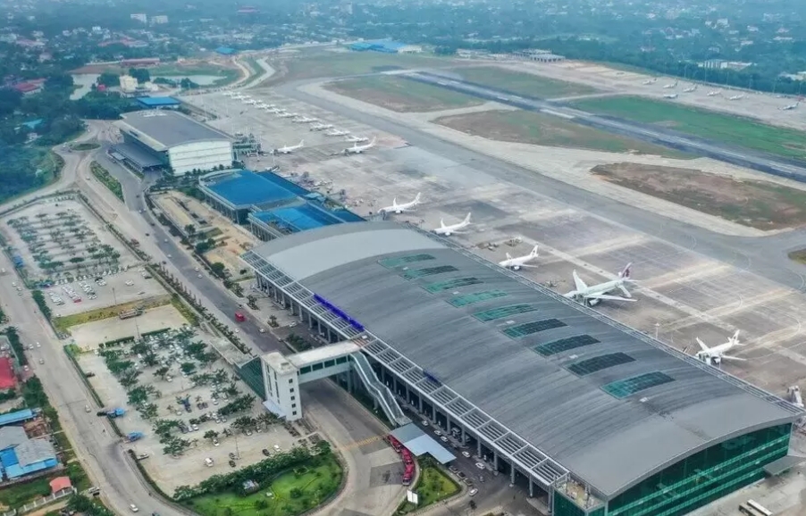 လေယာဉ်ပျံ ဆိုက်တာ မိုးချုပ်လို့ ခရီးသည်တွေ အိမ်ပြန်ဖို့ စာထုတ်ရတဲ့ ရန်ကုန်လေဆိပ်