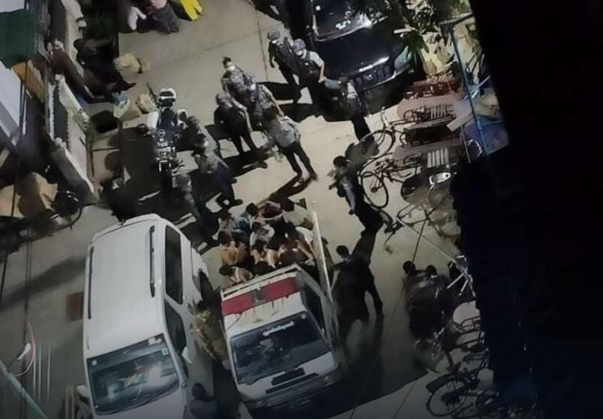 ရန်ကုန်တွင် လမ်းဘေး အရက်သောက်နေသူ အယောက် ၄၀ ကို စစ်အုပ်စု ဖမ်းဆီး