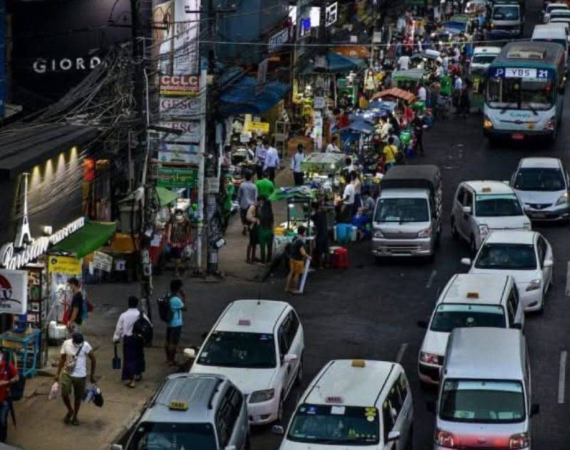 ကမာရွတ် လှည်းတန်းတွင် စစ်အုပ်စုက အင်အားအမြောက်အမြားဖြင့် ဈေးဆိုင်များကို ပိတ်သိမ်းခိုင်း