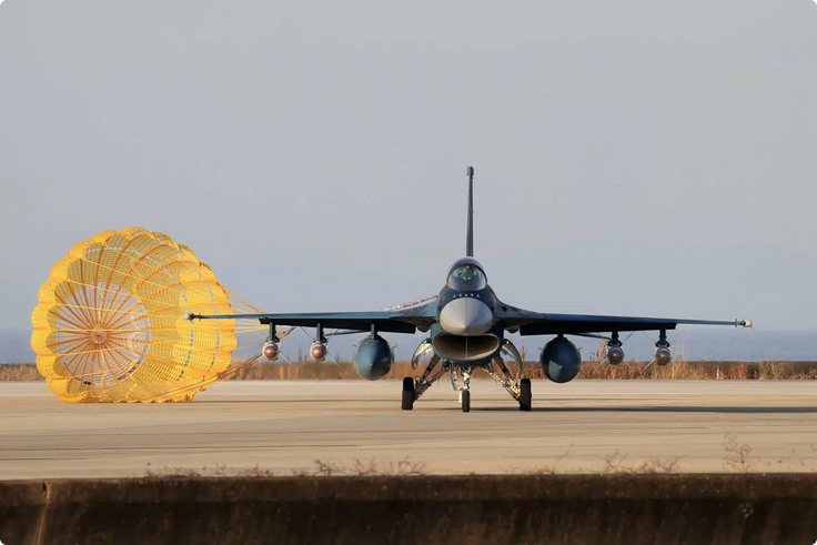 တရုတ်ရေတပ်ကို ဟန့်တားရန် ဂျပန် F-2 တိုက်လေယာဉ် ၁၆ စင်း ဒုံးကျည်အပြည့်ဖြင့် အရေးပေါ် ပျံတက်