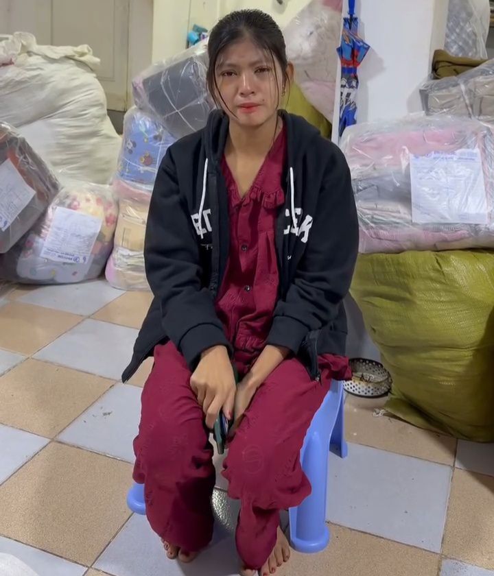 ဆိုင်ကယ် ဖုန်း ပိုက်ဆံတွေယူပီး မိန်းမနဲ့ ခလေးကို လိမ်ညာထားခဲ့ပီး ရည်းစားဟောင်းနဲ့ ထွက်ပြေး