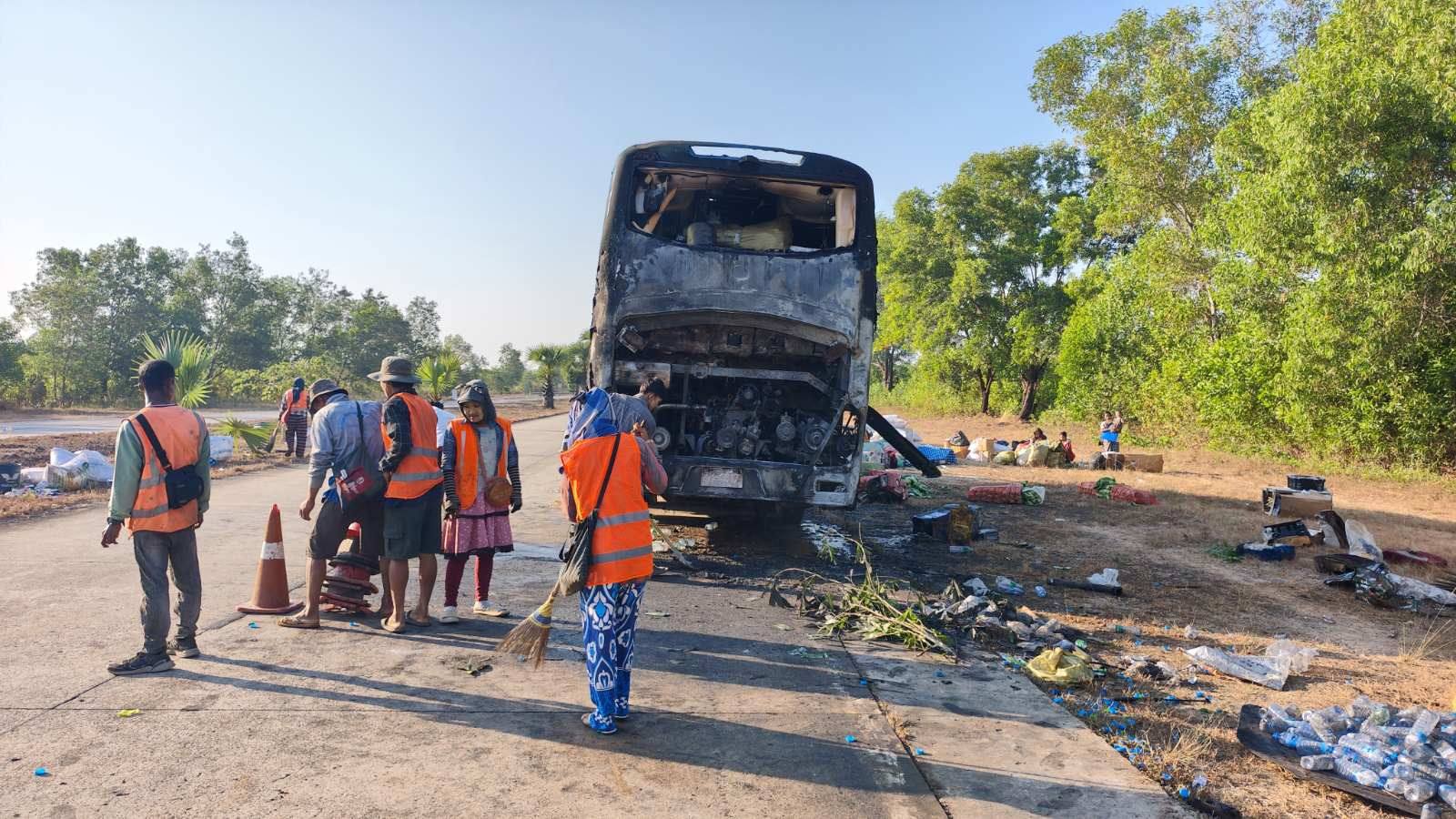 ရန်ကုန်-မန္တလေးအမြန်လမ်းမှာ Express ကားတစ်စီး မီးလောင်မှုဖြစ်ပွားခဲ့