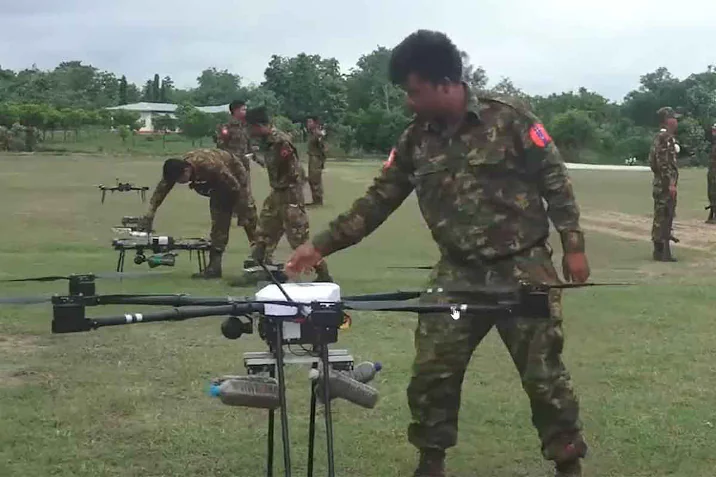 ပွိုင့် ၆၆၆ ကို ရိက္ခာလာပို့သည့် ဒရုန်းအချို့အား AA က ပစ်ချသိမ်းဆည်း