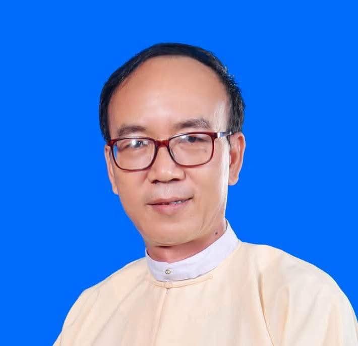 ပြည်သူ့ပါတီ အမတ်လောင်း ဦးစိုင်းသန်းထိုက်က မီဒီယာနှင့် လိင်လုပ်သား အမျိုးသမီးများကို ရိုင်းစိုင်းစွာ ပုတ်ခတ်