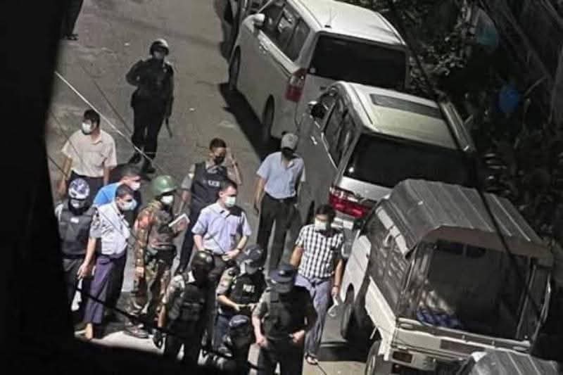 နန်းတွင်းထဲမှ လက်နက်ကြီး ရမ်းကားပစ်ခတ်မှုကြောင့် ထိခိုက်သူများကို စစ်အုပ်စု လျော်ကြေးပေးပြီး သတင်းဖုံးရန် ကြိုးပမ်း