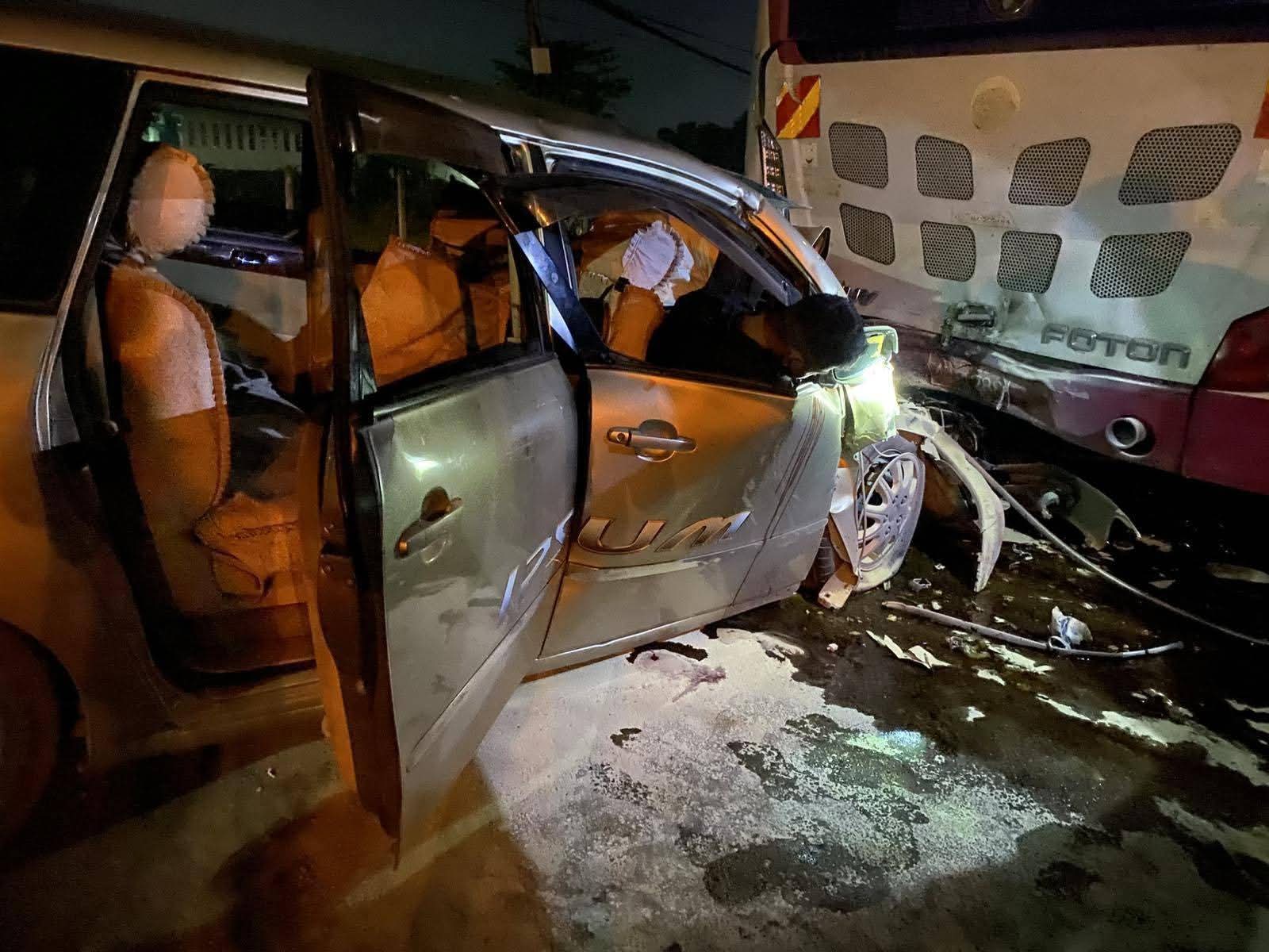 Gas တန်းစီနေတဲ့ YBS ကို အိမ်စီးကားဝင်တိုက်