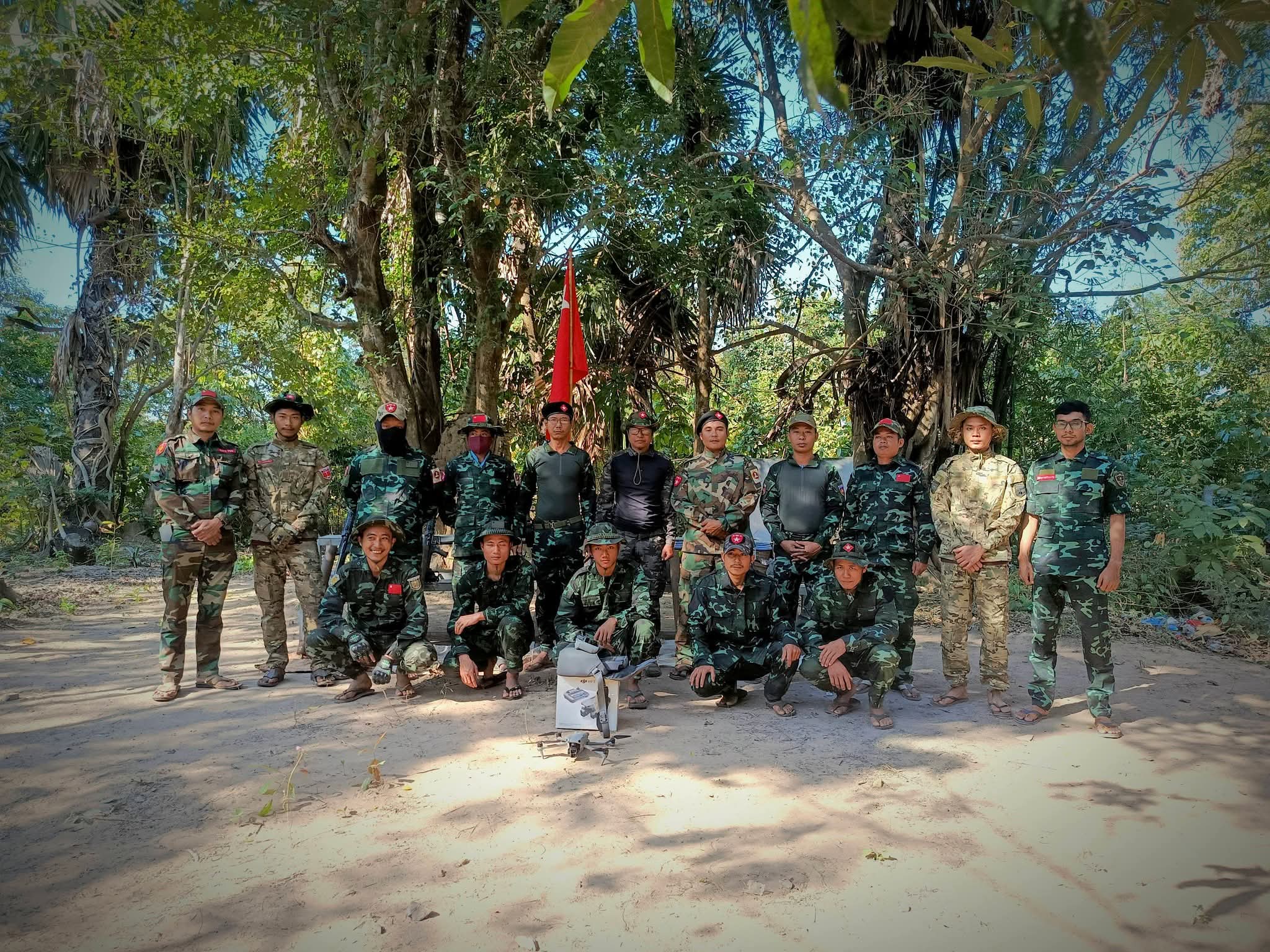 ပြည်ခရိုင် ပကဖများကို ကာကွယ်ရေးဝန်ကြီးဌာနက လက်နက်တပ်ဆင်