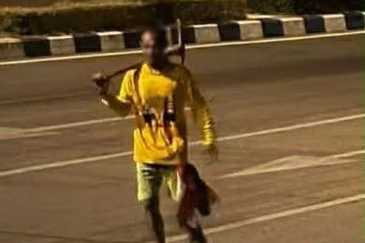 ကားအစီး ၂၀ လောက်ကို ဖျက်ဆီးခဲ့တဲ့ မြန်မာအမျိုးသား