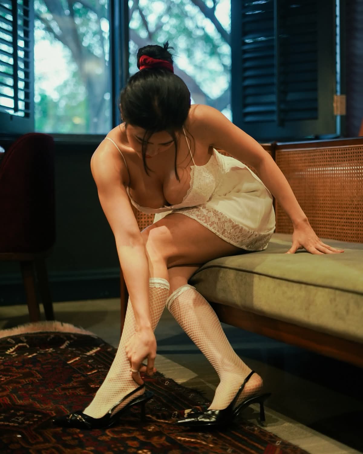 ဘဦး ရေကူးနေသည်