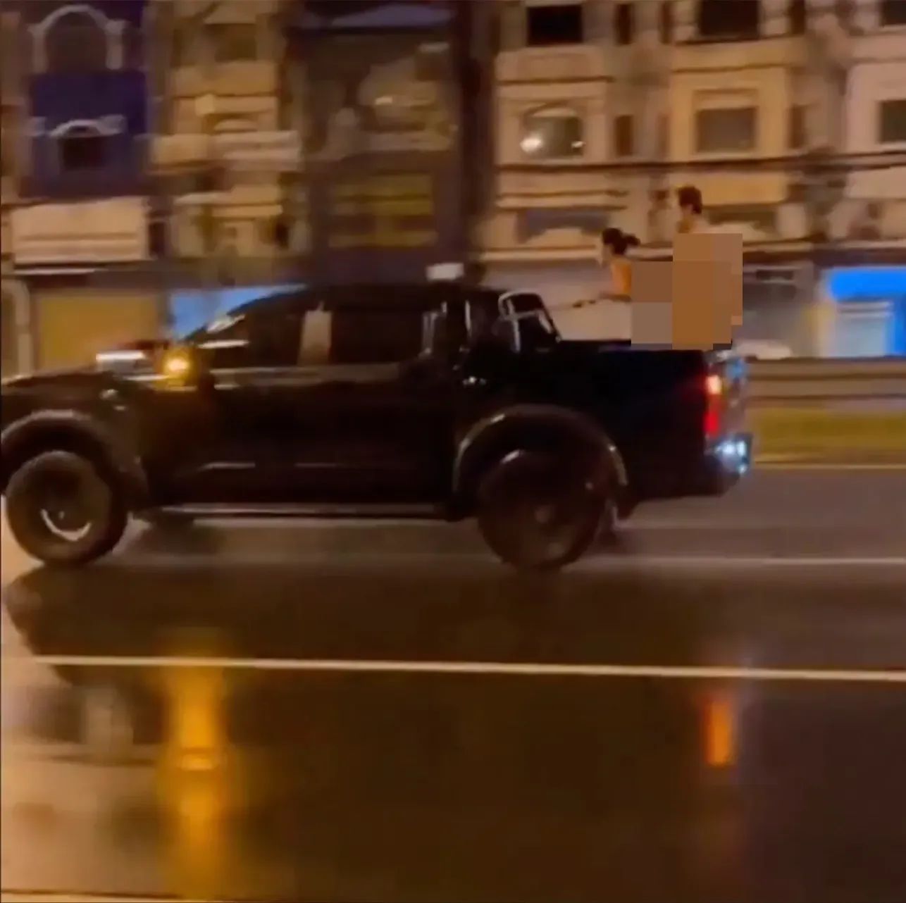 ကားပေါ် လိင်ဆက်ဆံသည့် ဗီဒီယိုရိုက်သူအား ထောင်ဒဏ်တစ်နှစ်နှင့် ပြည်ဝင်ခွင့် ၉၉ နှစ်ပိတ်