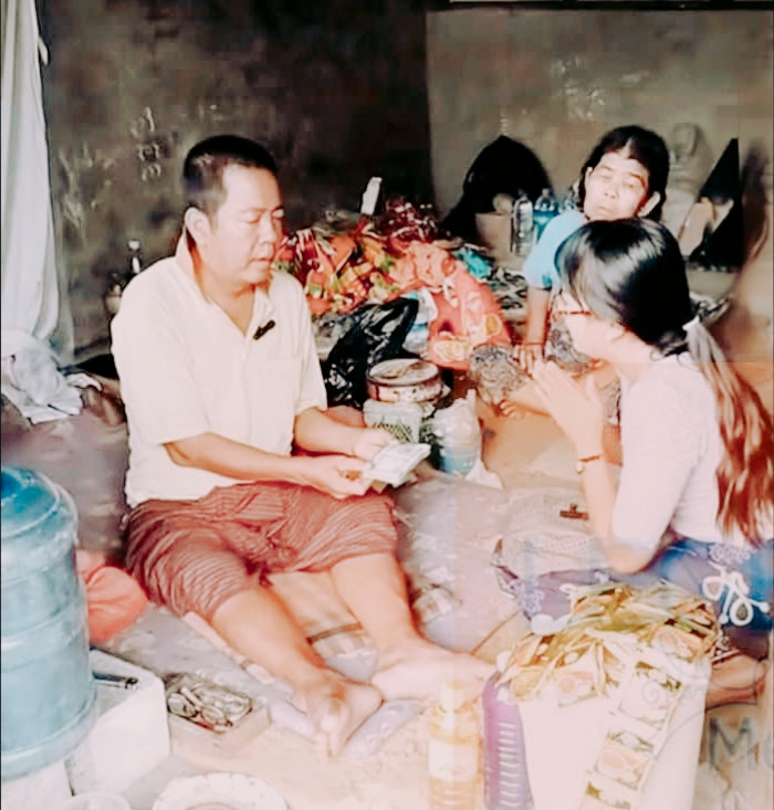 မိဘကို ၅၀၀၀ ကျပ်ပေးမိလို့ ယောက်ျားက ဖိနပ်နဲ့ပါးရိုက်တာခံရတဲ့ မိန်းကလေး