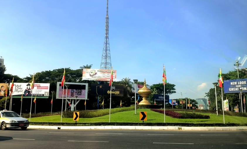 လွတ်လပ်ရေးနေ့ အလံထောင်ရန် ငြင်းဆန်သူကို ရဲနှင့် စစ်တပ်က ရိုက်နှက်၊ ဖမ်းဆီး