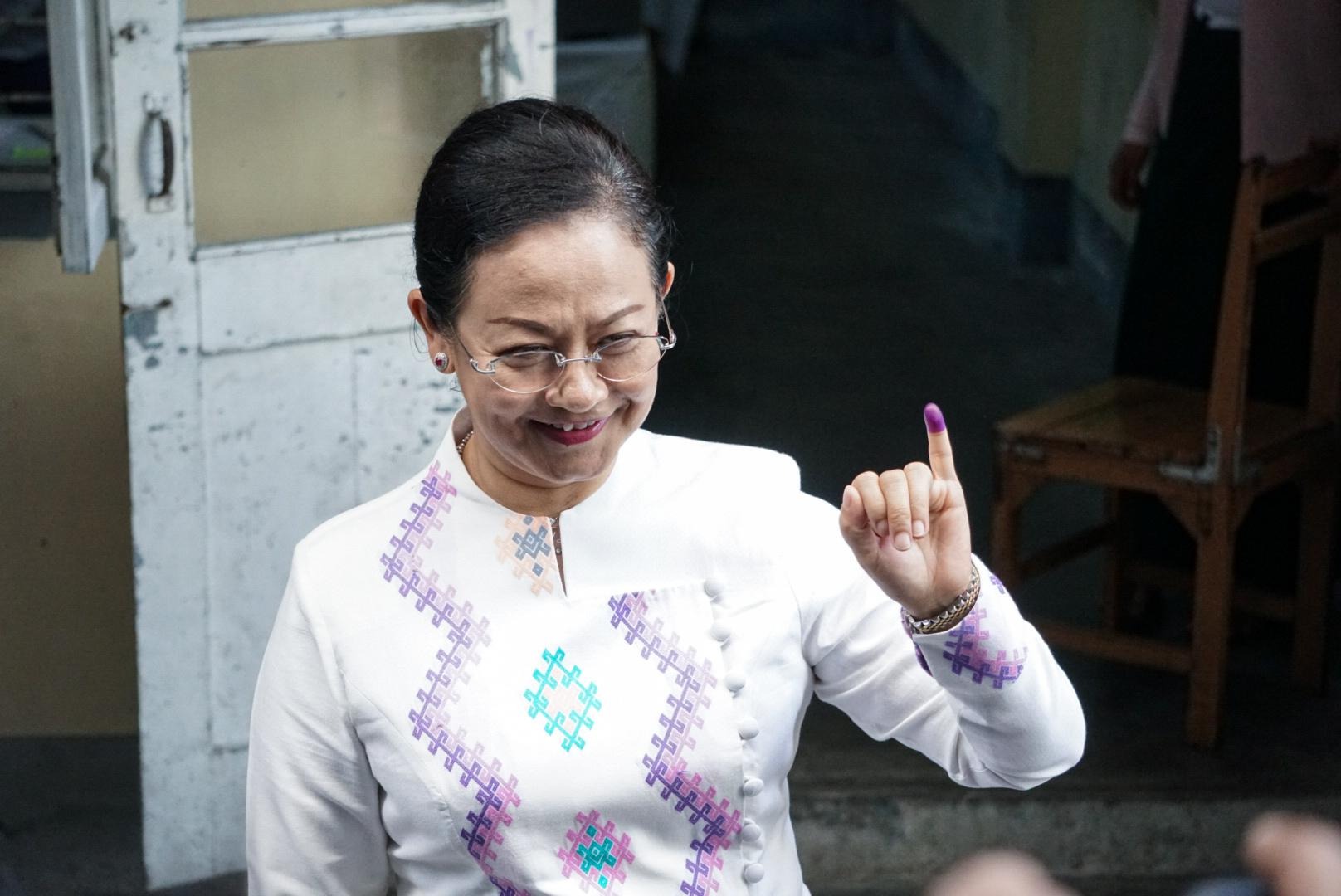 သက်သက်ခိုင်ကို စစ်​ကော်မရှင်က နေအိမ်တွင်းကန့်သတ်ချက်ဖြင့်ထား