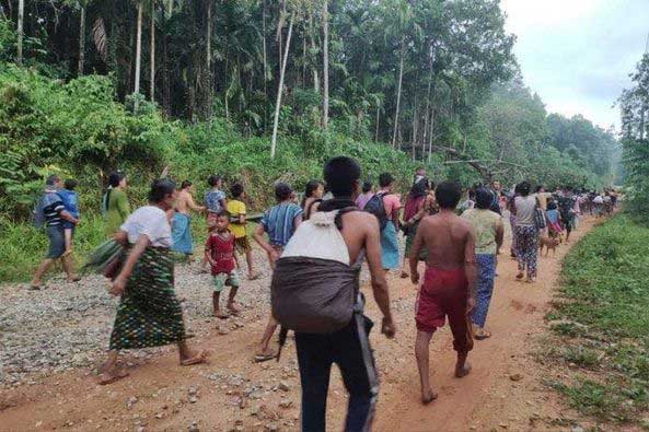 စစ်ရှောင်များကို စစ်တပ်ကလေယာဉ်ဖြင့် လိုက်လံတိုက်ခိုက်